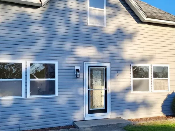 221 S Main St, Avilla, IN 46710