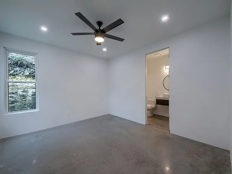 714 Misty Water Ln — Photo 12