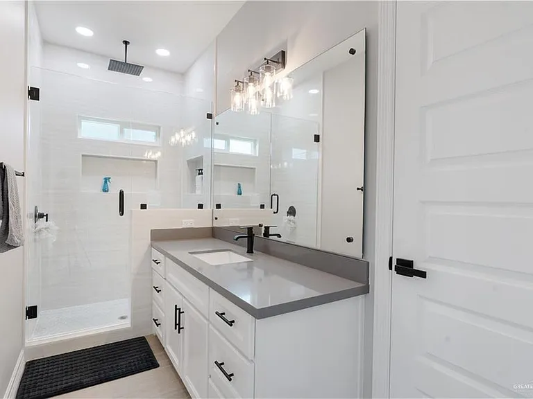 3419 Inez St — Photo 10