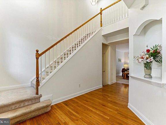 3rd image of 3132 Woodsedge Dr