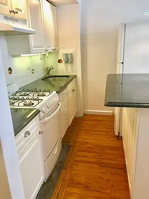 Rented by Keller Williams NYC | media 20