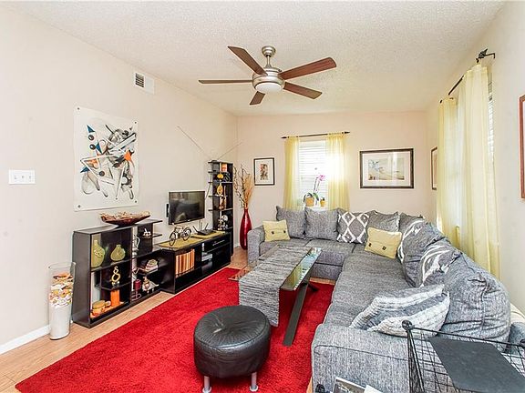 3rd image of 2301 Edenborn Ave APT 709