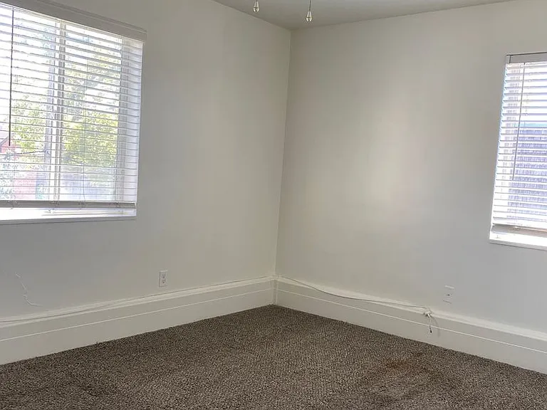221 N Quince St — Photo 32