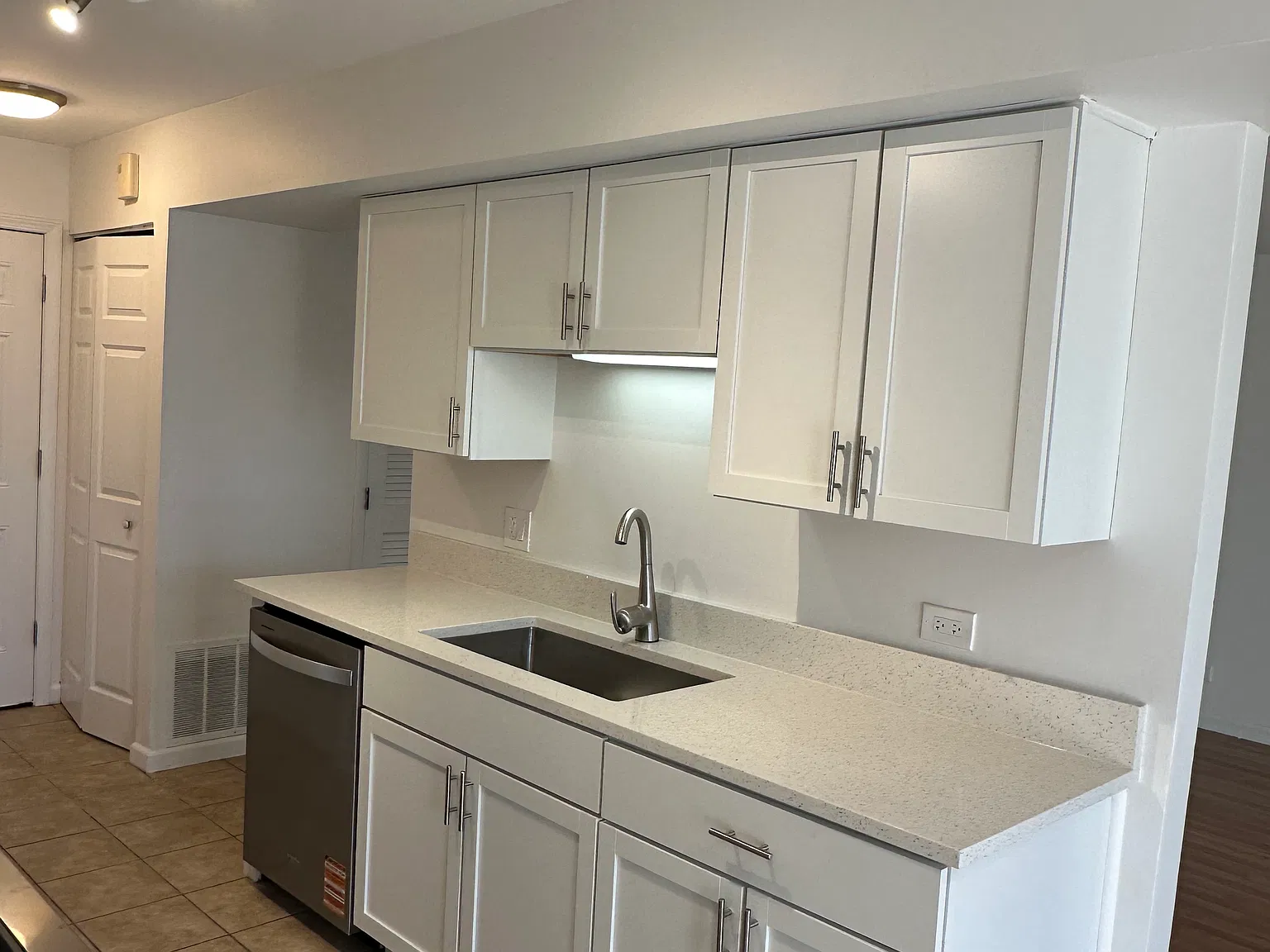 388 Pierce Ct — Photo 2