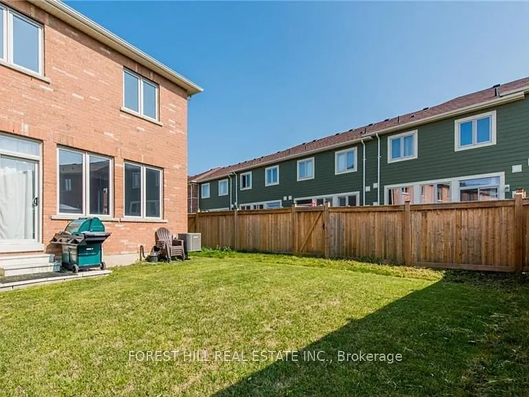 70 Hanson Cres — Photo 20