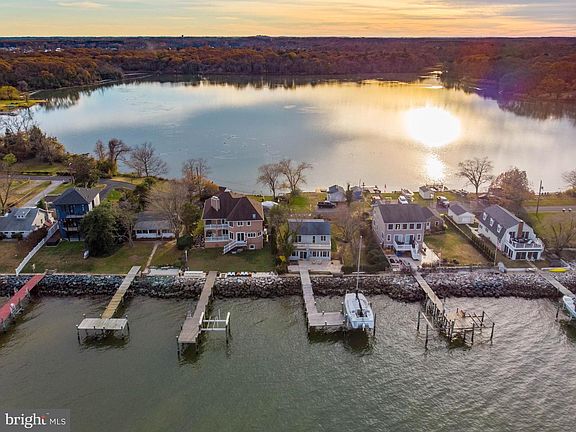 4th image of 2142 Lake Dr