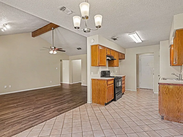 2608 Green Ridge St — Photo 6