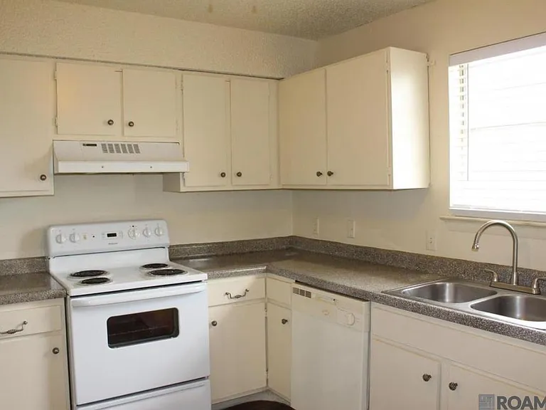 140 Wylie Dr #9 — Photo 4