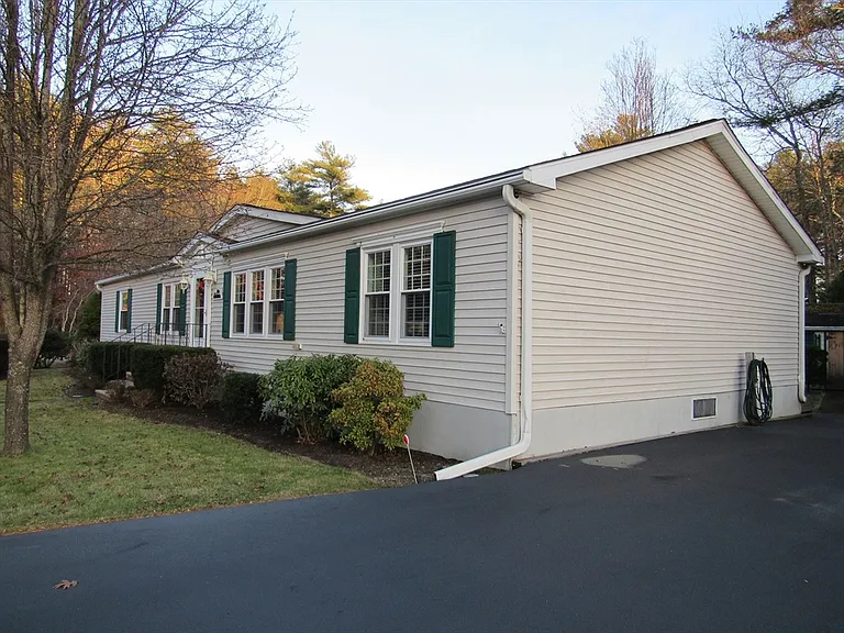 2 Heather Ln — Photo 2
