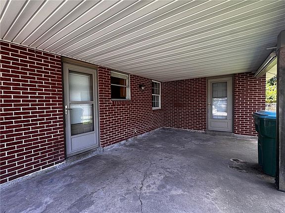 4th image of 1023 Minden St