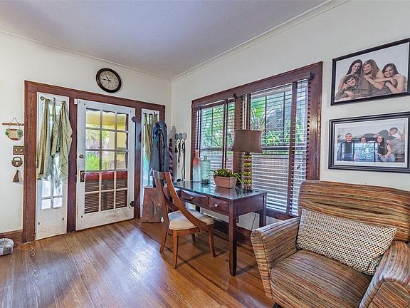 4th image of 250 16th Ave NE