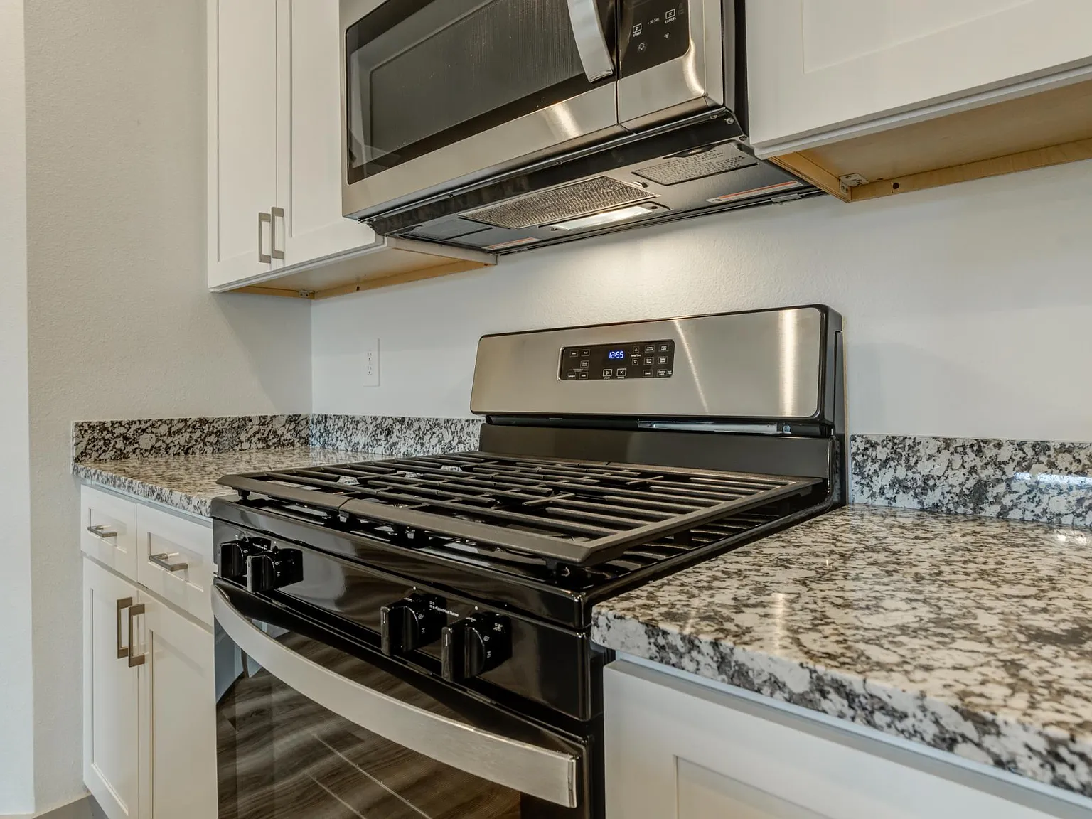 4 bed, 1803 sqft, $1,999 — Photo 4