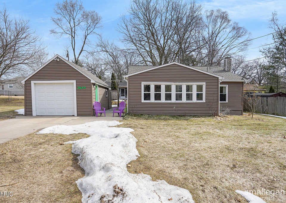 1st image of 3644 Balsam Ave NE