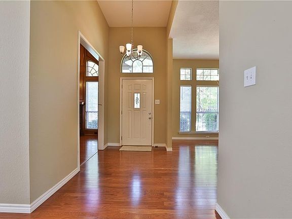4th image of 1557 Fuqua Dr