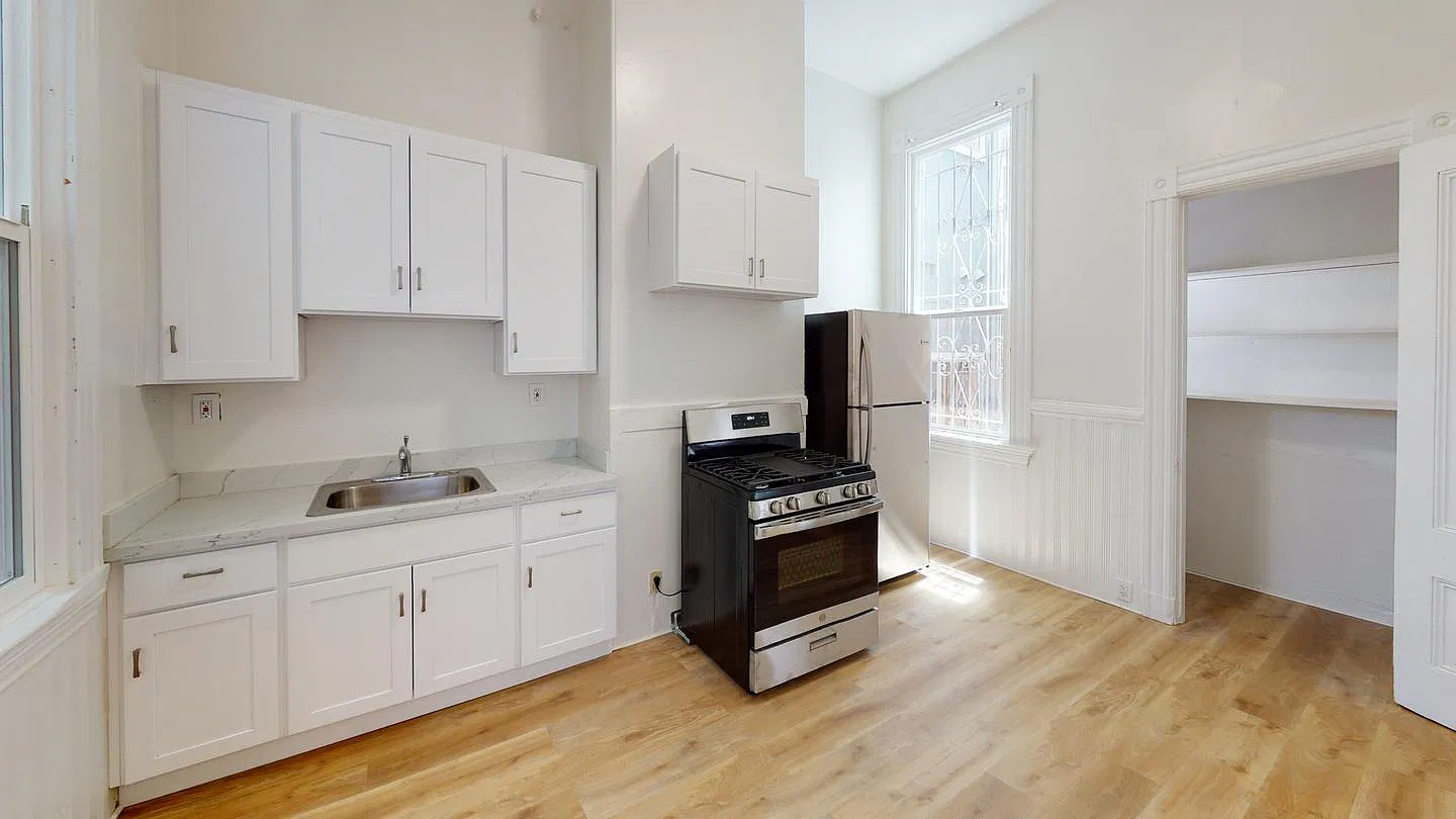 Inviting Lower Haight duplex near Alamo Square Park — Photo 4