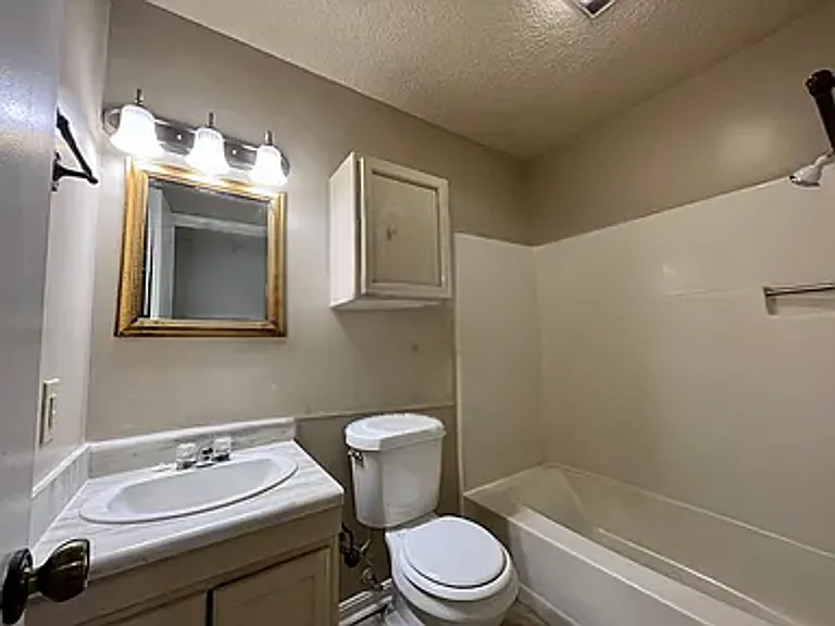 2427 Robley Dr — Photo 9