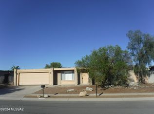 6920 N Northlight Dr, Tucson, AZ 85741