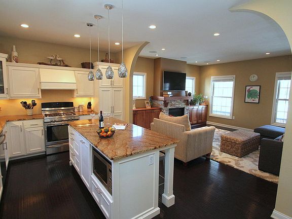 4th image of 5507 N Shoreland Ave