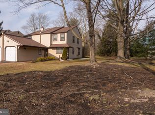 1 Sandy Ridge Dr, Doylestown, PA 18901