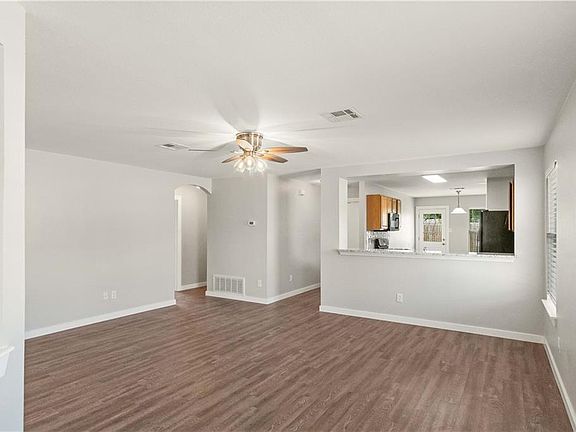4th image of 18016 Majestic Elm Ln