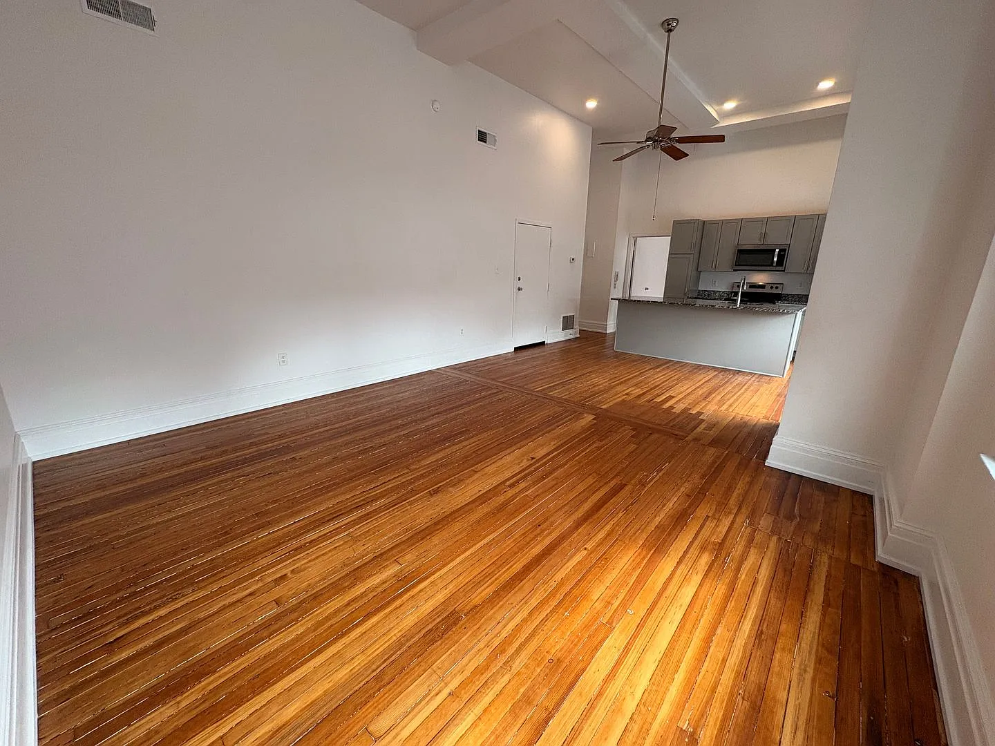 1 E King Street — Photo 4