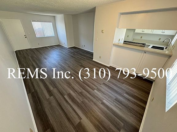 3rd image of 223 E Hyde Park Blvd APT 4