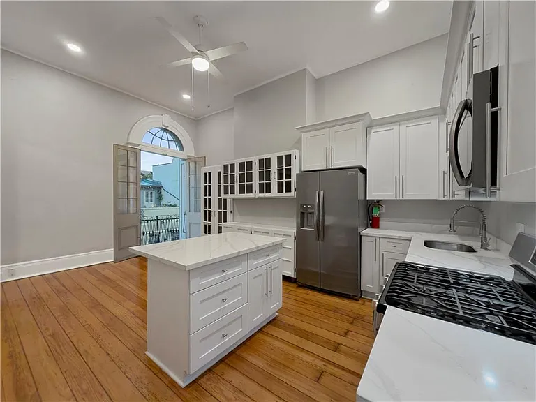 841 Royal St #2A — Photo 7