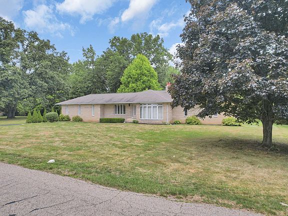 5th image of 50 Wesley Dr