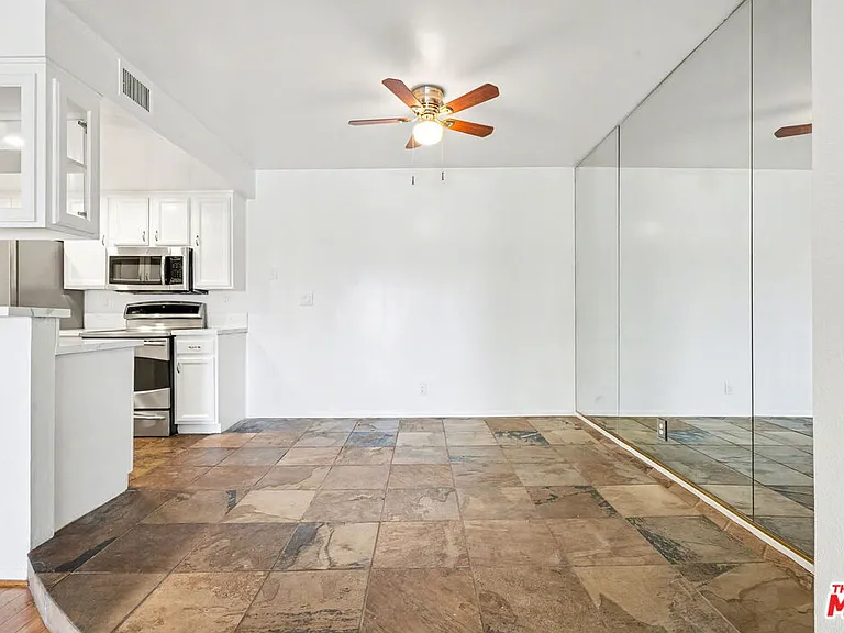 521 Montana Ave #301 — Photo 6