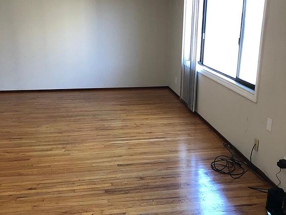 2nd image of 140 Wood St