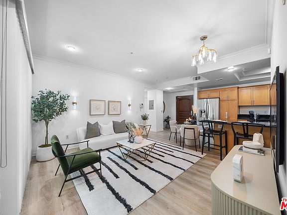 3rd image of 1128 S Serrano Ave APT 104