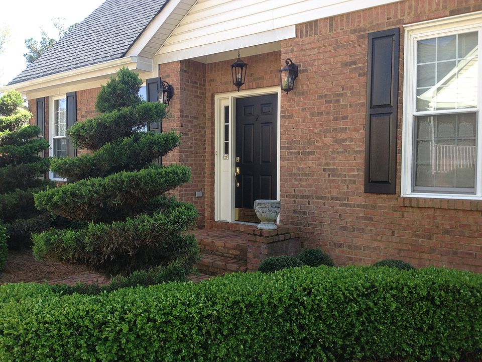 1st image of 120 Woodgate Dr