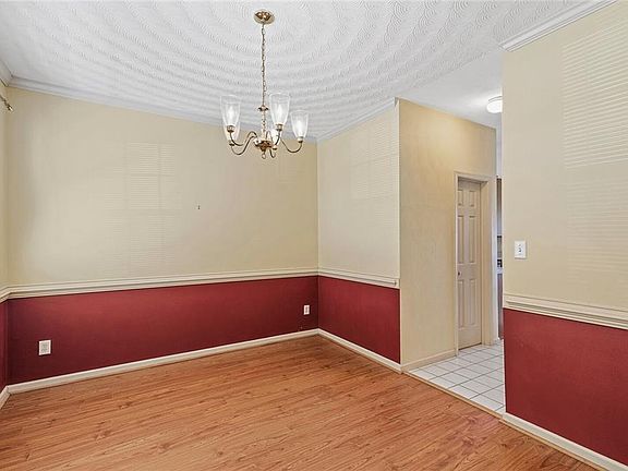 2nd image of 917 Meadowhill Ct