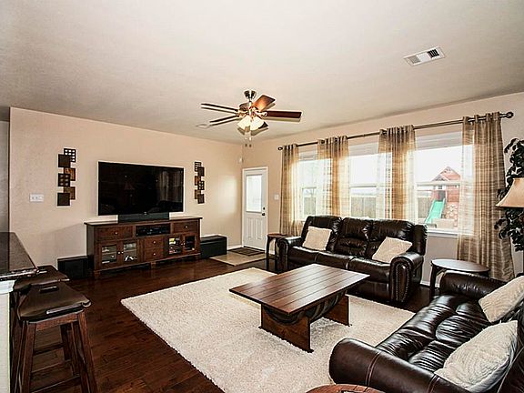 4th image of 4034 Cypress Point Dr