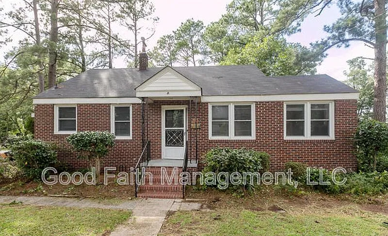 3 bed, 1.0 bath, 1120 sqft, $1,250 — Photo 1