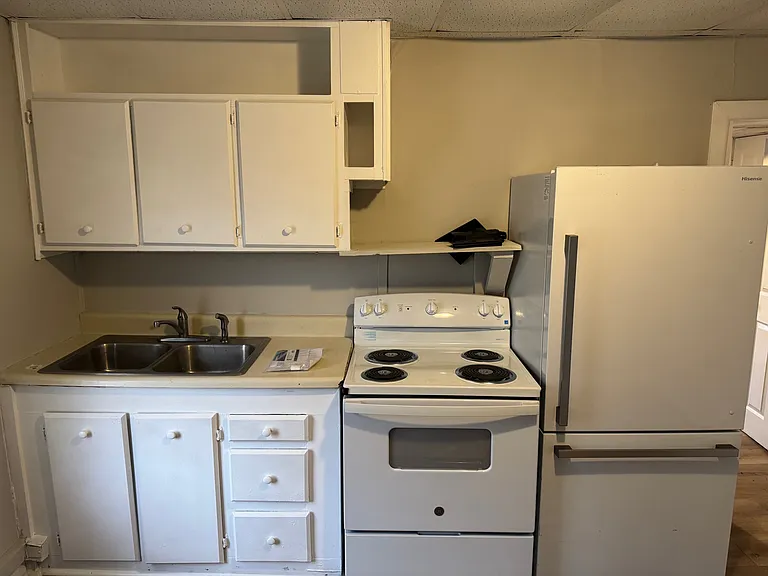 410 Bowen Ave — Photo 3