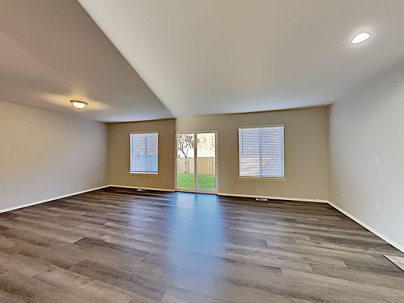 4th image of 11022 185th Ave E