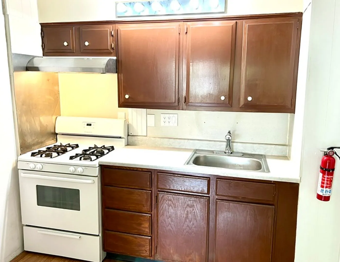 Clean Studio Apt. Includes All Utilities — Photo 4