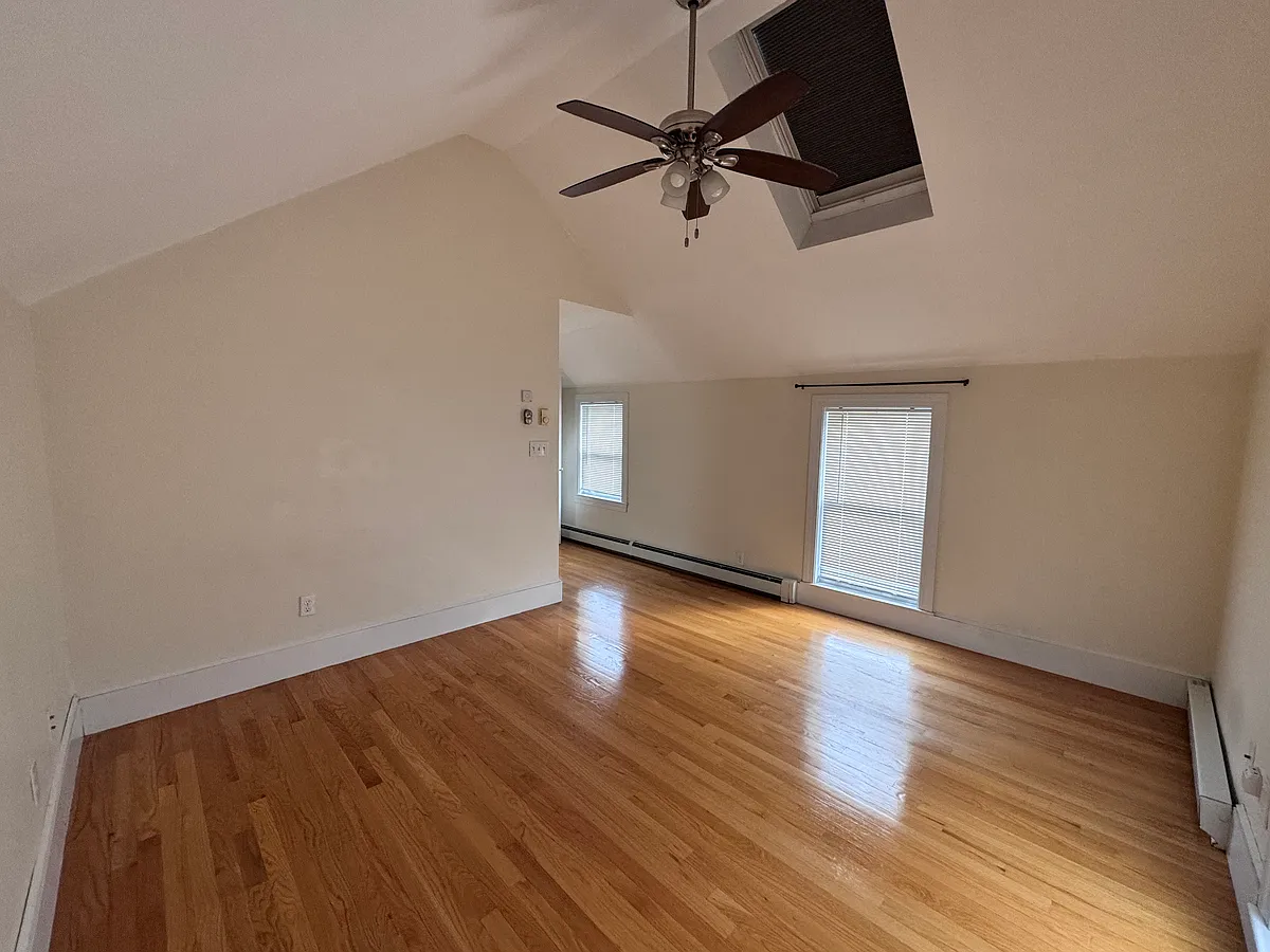 Building Photo - 114 Elm St #2