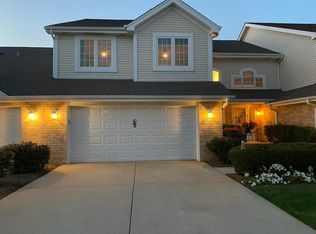 5520 Foxwoods Dr, Oak Lawn, IL 60453