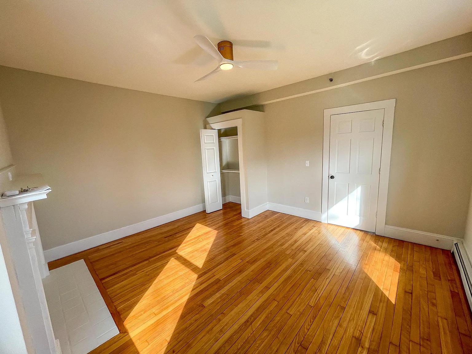 4 bed, 2.0 bath, 2000 sqft, $1,434 — Photo 2