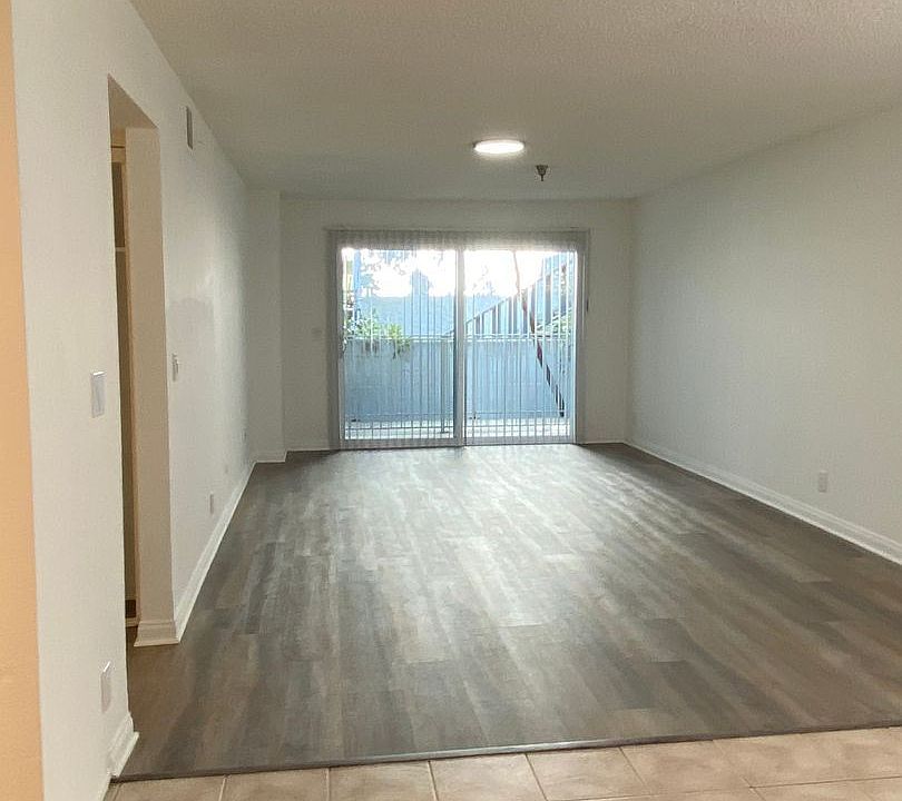 1st image of 400 N Oakland Ave APT 204