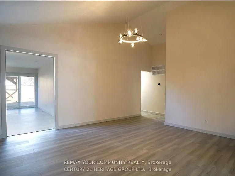 236 Simcoe Ave — Photo 24