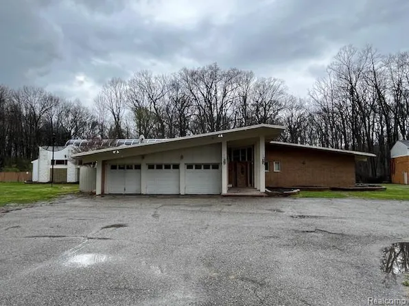 20551 Norwood Dr S, Southfield, MI 48075