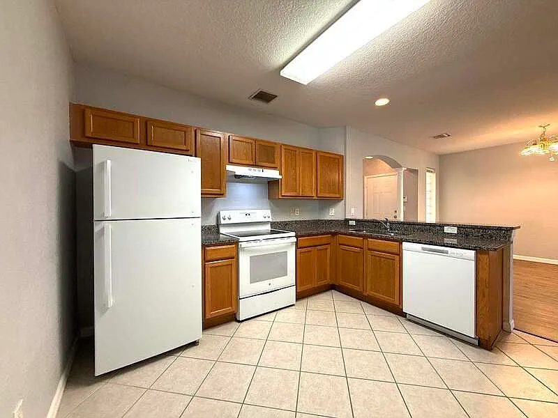 3 bed, 2.0 bath, 1149 sqft, $1,795 — Photo 4