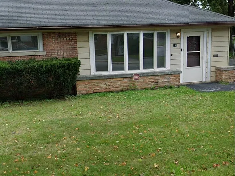 142 Peach St — Photo 3