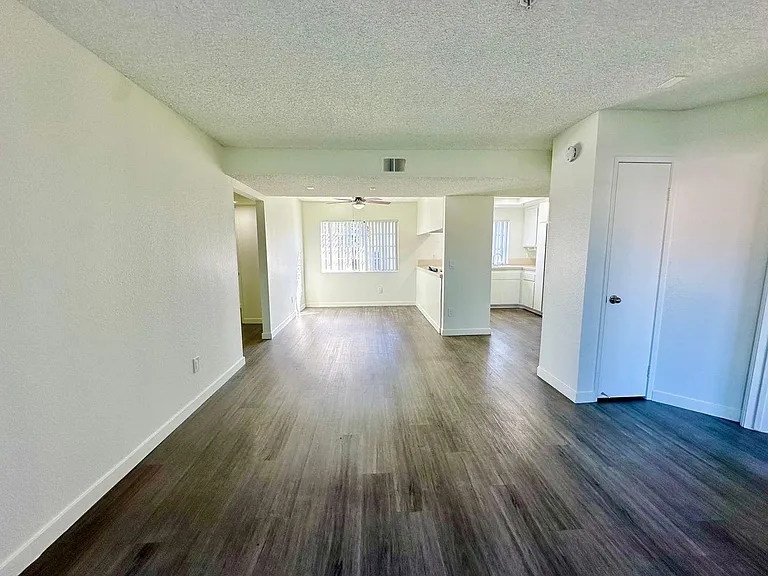Nelson Apartments (Silver Tree Terrace) — Photo 15