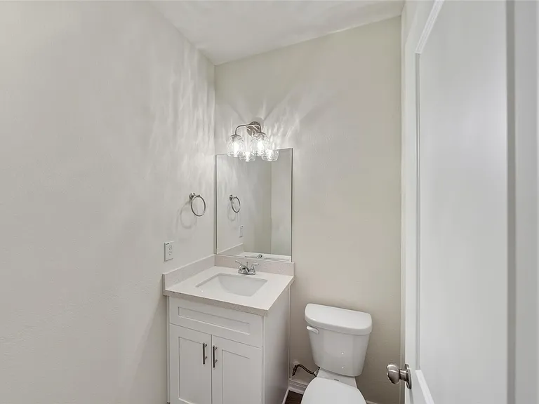 706 W Dallas — Photo 24