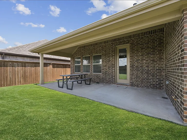 3201 Velma Ln — Photo 24