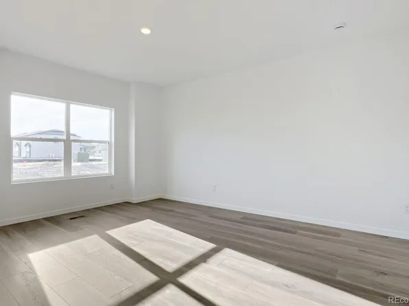 385 Wildflower Court, Bennett, CO 80102